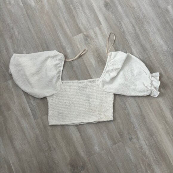 BCBGeneration Smocked Top in White crop top, Size Large NWT - Picture 5 of 6